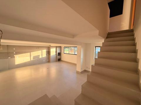 Apartamento Duplex à venda em Maringá, Zona 07, com 3 suítes, com 145.16 m²