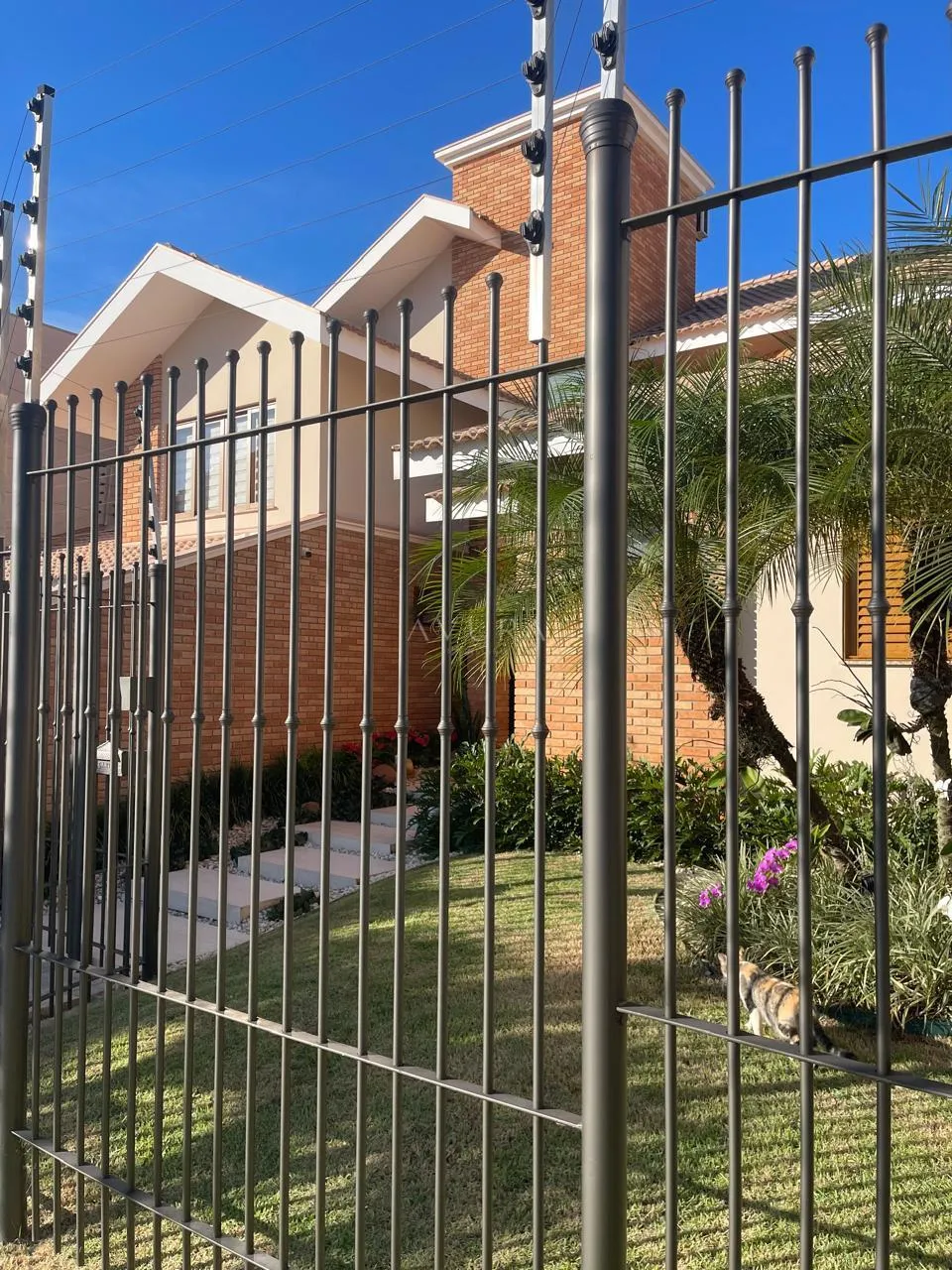 Sobrado à venda em Maringá, Zona 05, com 4 suítes, Zona 05