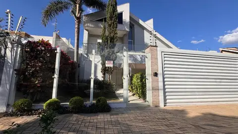 Casa à venda em Maringá, Zona 02, com 4 suítes, Zona 02