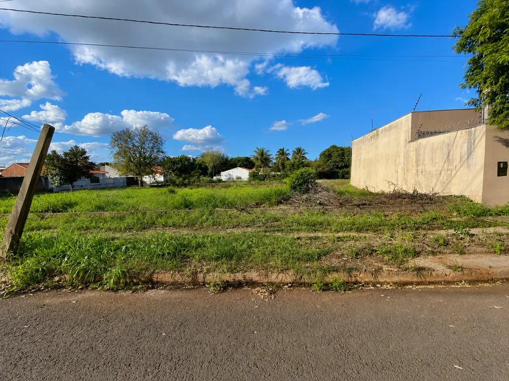 EXCELENTE MEIO TERRENO DESMEMBRADO À VENDA NO PORTAL DAS TORRES, EM MARINGÁ — foto 3