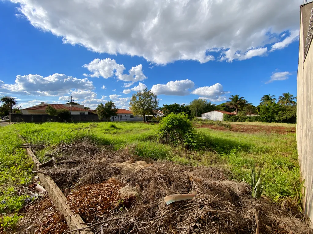 EXCELENTE MEIO TERRENO DESMEMBRADO À VENDA NO PORTAL DAS TORRES, EM MARINGÁ — foto 4